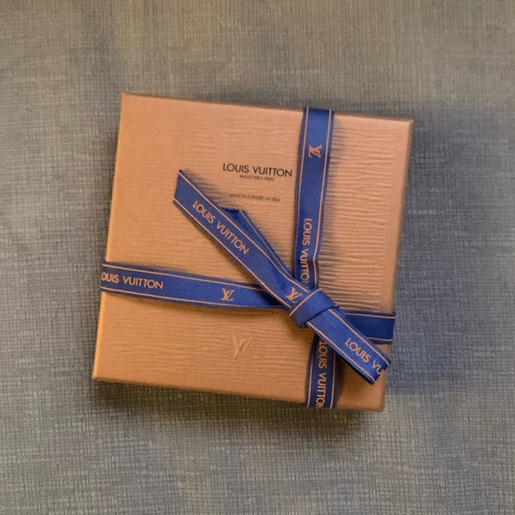 Authentic Louis Vuitton Monogram Elise Compact Wallet - Picture 10 of 11